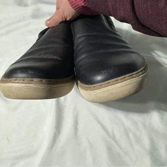 Sketchers Leather/Synthetic Upper Slip-on Shoes  Black Tan soles Size 10 - Picture 8 of 9